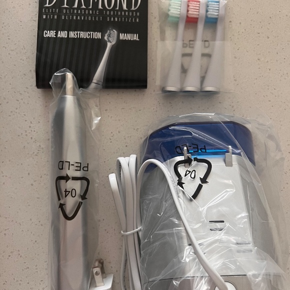 Diamond Elite-Ultrasonic Toothbrush w UV Sanitizer - Picture 3 of 5